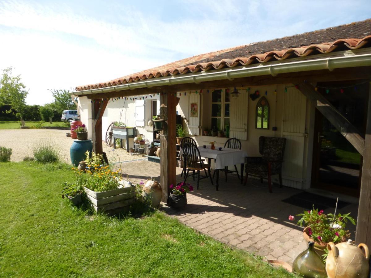 Chez Kate Bed & Breakfast Charroux  Bagian luar foto