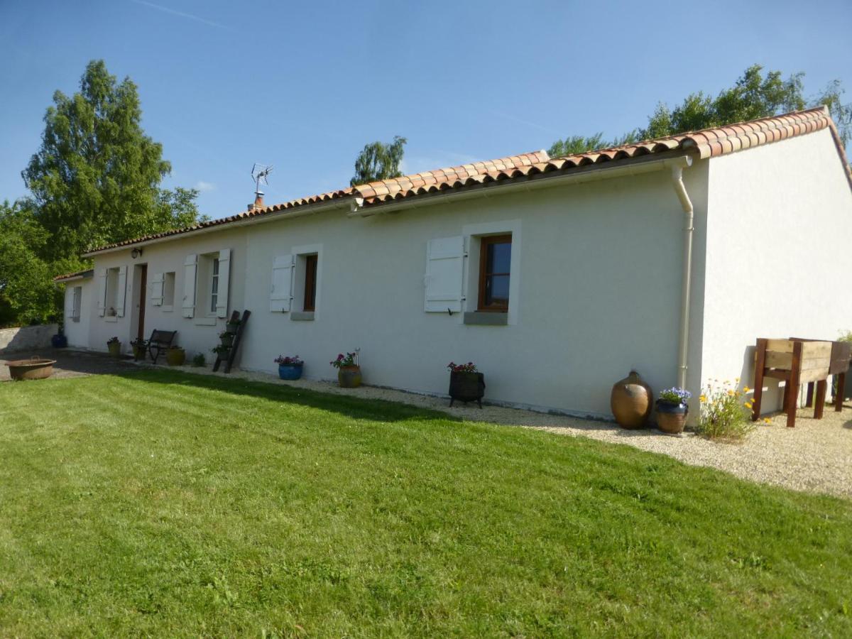Chez Kate Bed & Breakfast Charroux  Bagian luar foto